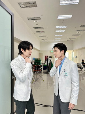 ทำนายทายทัพ poszter
