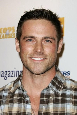 Dylan Bruce profil kép