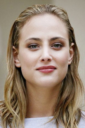 Nora Arnezeder profil kép