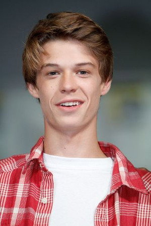 Colin Ford profil kép