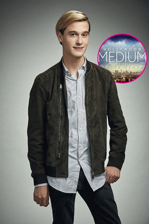 Hollywood Medium with Tyler Henry Speciális epizódok (2016-08-03) poszter
