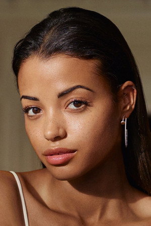 Ella Balinska profil kép