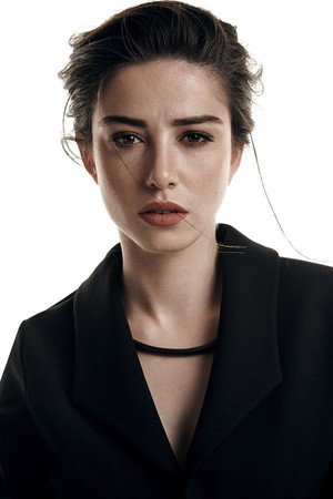 Özge Gürel profil kép