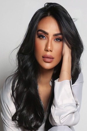 لبنى عبدالعزيز profil kép