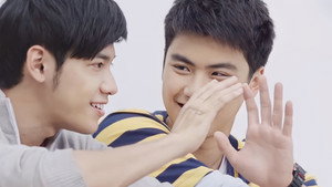 เขามาเชงเม้งที่ข้างๆหลุมผมครับ kép