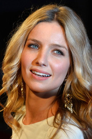 Annabelle Wallis profil kép