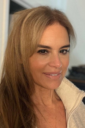 Betsy Russell profil kép