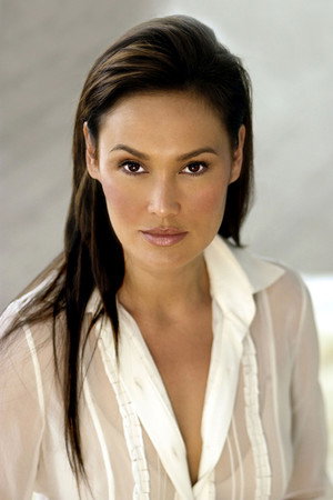 Tia Carrere profil kép
