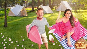 Louisa & Rowan: op de camping kép