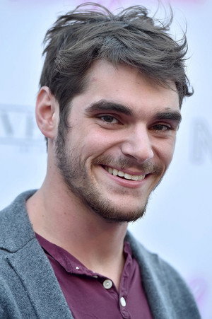 RJ Mitte profil kép
