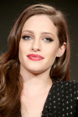 Carly Chaikin profil kép
