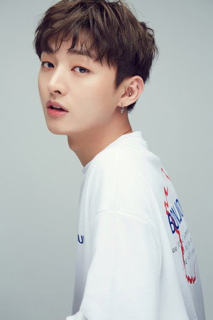 윤지성 profil kép