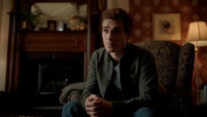Riverdale 5. évad Ep.16 Kilencvenkettedik fejezet: Fegyvertársak