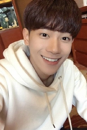 张炯敏 profil kép