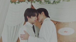 ที่สามของเธอ kép