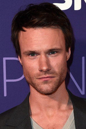 Hugh Skinner profil kép