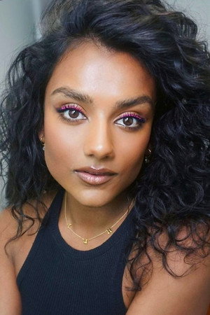 Simone Ashley profil kép