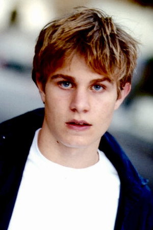 Brady Corbet profil kép