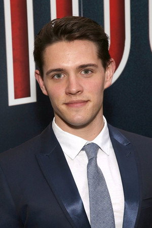 Casey Cott profil kép
