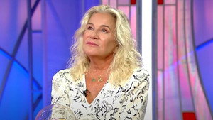 Ceyda Düvenci ile Bambaşka Sohbetler 1. évad Ep.23 23. epizód