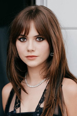 Emilia Jones profil kép