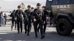 S.W.A.T. - Különleges egység 2. évad Ep.16 Parádé