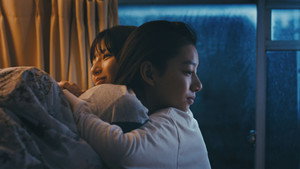 息をひそめて kép