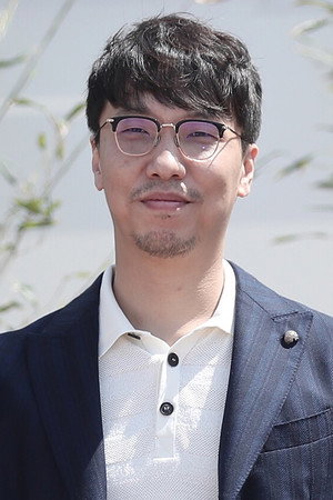 Jun Dzsongbin profil kép