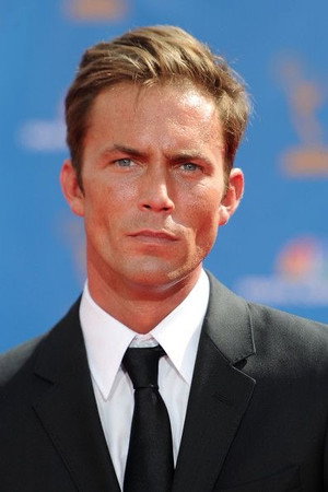 Desmond Harrington profil kép