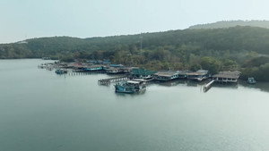 ที่สามของเธอ kép