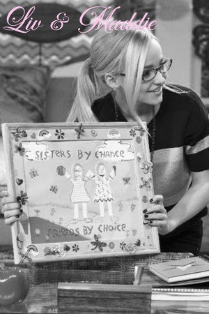 Liv and Maddie poszter