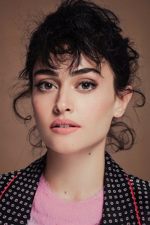 Esra Bilgiç profil kép