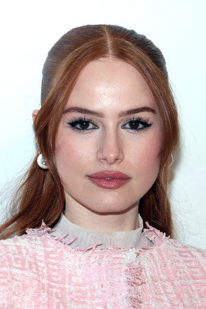 Madelaine Petsch profil kép