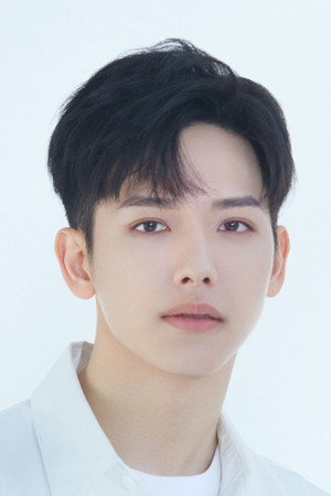 Wang Yilun profil kép