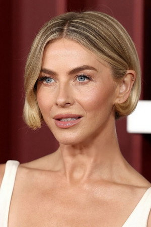 Julianne Hough profil kép