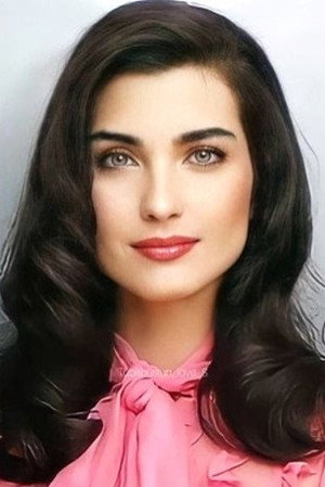 Tuba Büyüküstün profil kép