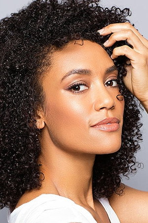 Annie Ilonzeh profil kép