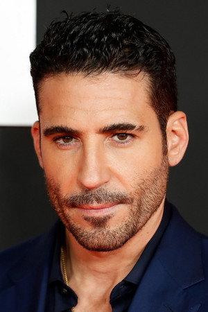 Miguel Ángel Silvestre profil kép