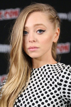 Portia Doubleday profil kép