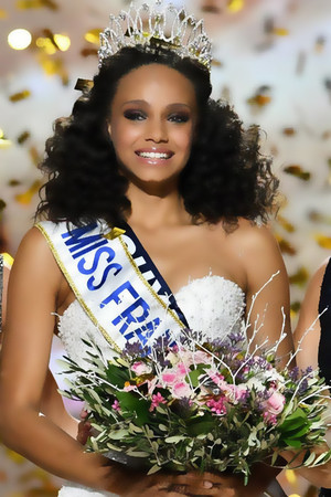 Miss France 30. évad (2016-12-17) poszter