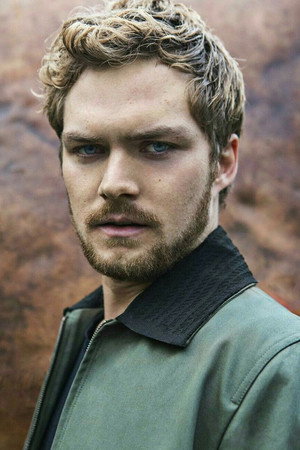 Finn Jones profil kép