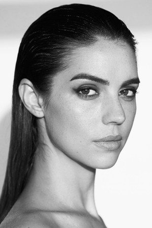 Adelaide Kane profil kép