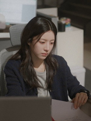 모두가 자신의 무가치함과 싸우고 있다 poszter