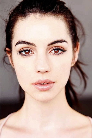 Adelaide Kane profil kép