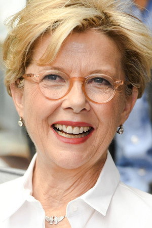 Annette Bening profil kép