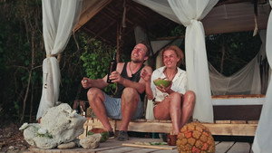 Honeymoon – líbánky k nepřežití 1. évad Ep.16 16. epizód