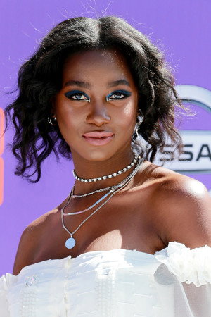 Mouna Traoré profil kép