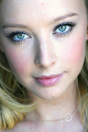 Elisabeth Harnois profil kép