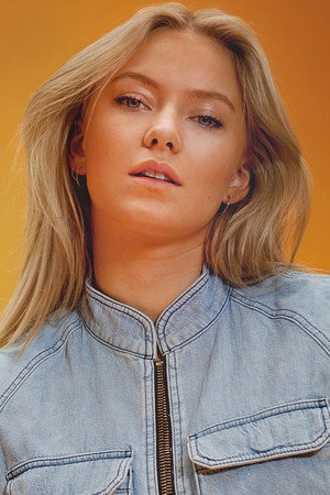 Astrid S profil kép