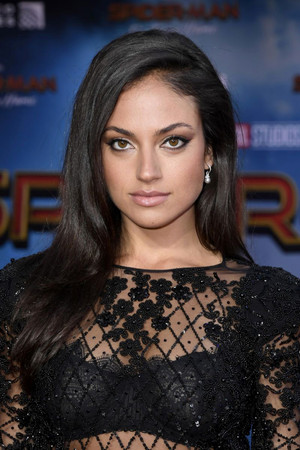 Inanna Sarkis profil kép